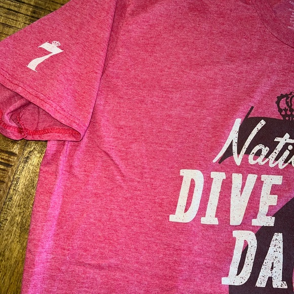 Seagram’s 7 Dive Bar Day graphic tee. Red. SZ. XL - Picture 3 of 4